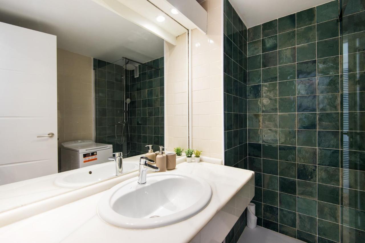 Aloha Puerto Private Apartment 1St Line Carihuela Beach Torremolinos Dış mekan fotoğraf