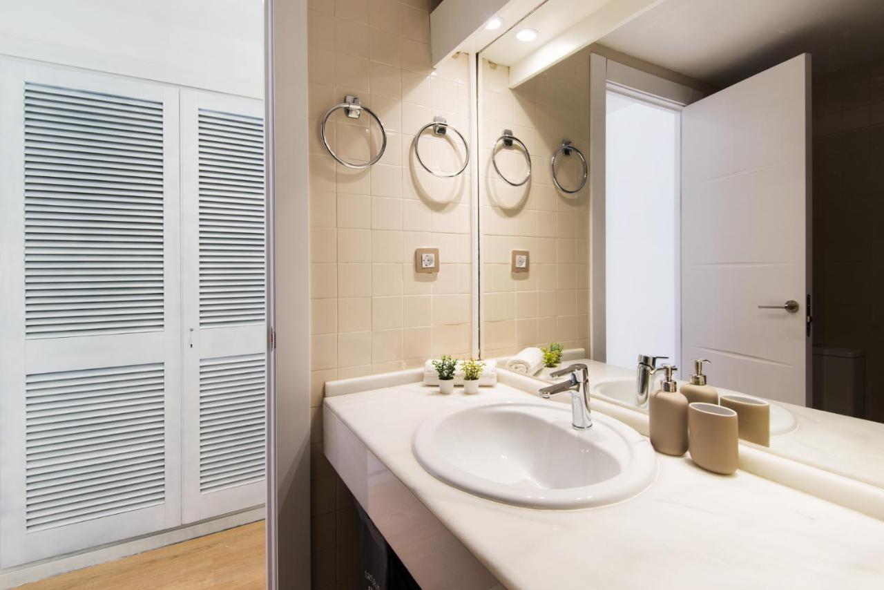 Aloha Puerto Private Apartment 1St Line Carihuela Beach Torremolinos Dış mekan fotoğraf