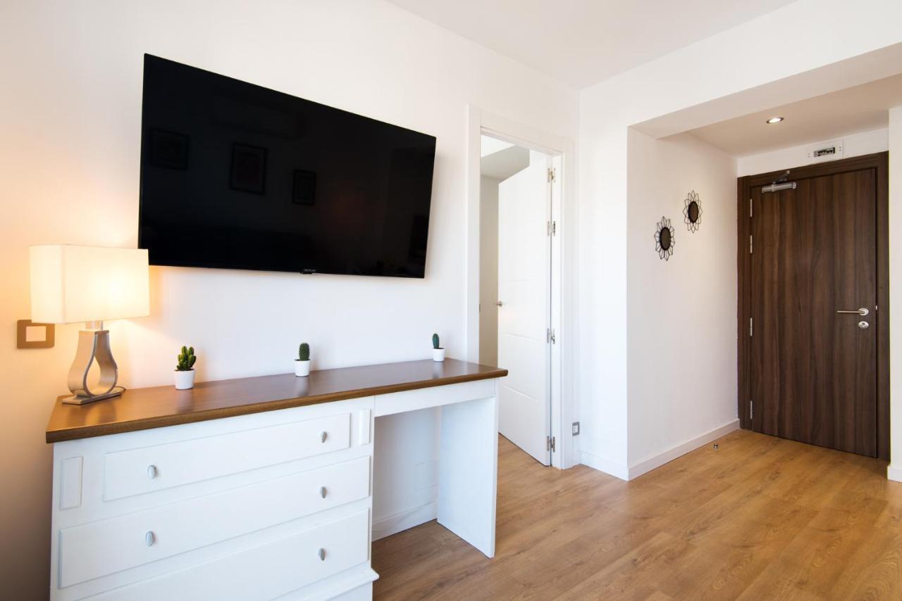 Aloha Puerto Private Apartment 1St Line Carihuela Beach Torremolinos Dış mekan fotoğraf